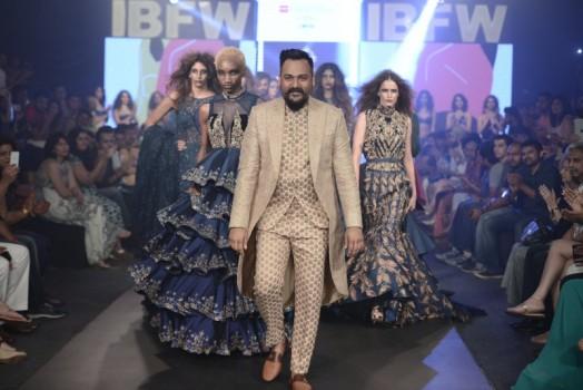 First Ever Zombie themed Indian wedding concept presented by Lalit Dalmia at Gionee India Beach Fashion Week event.