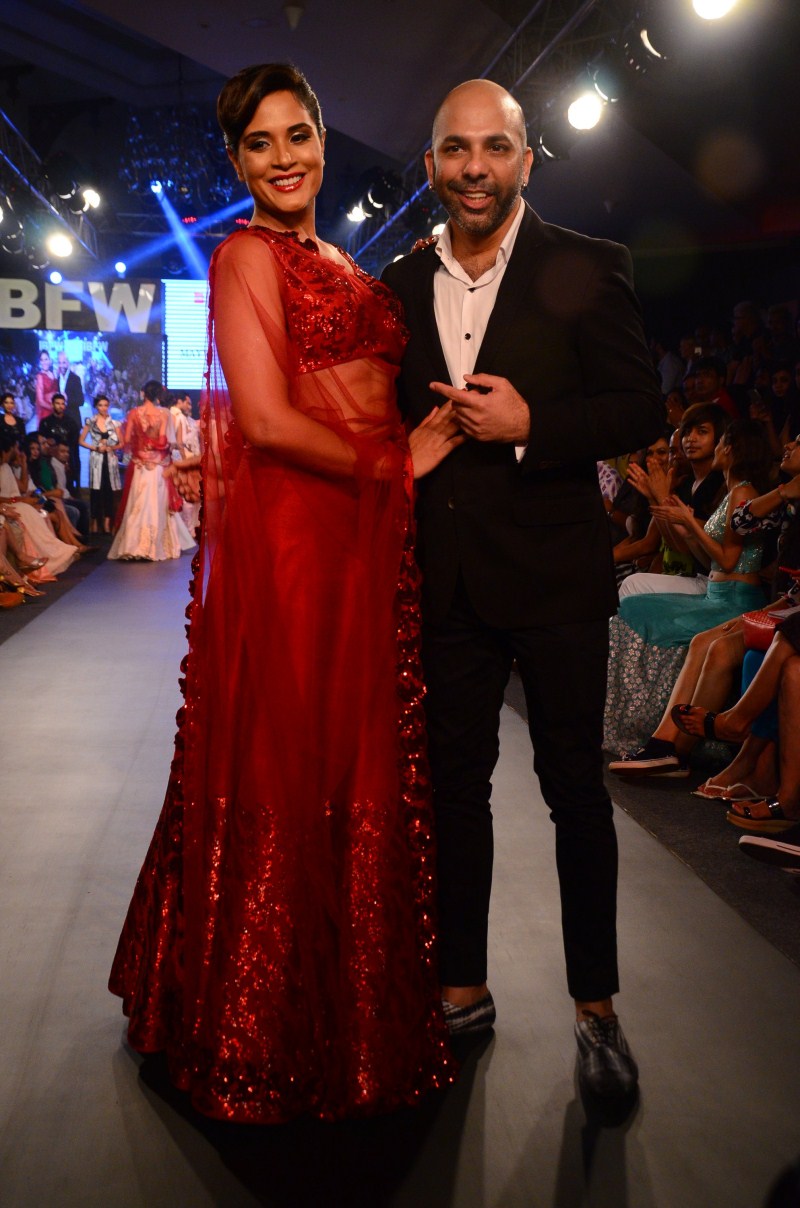 Mayyur R Girotra unveils a shimmery retro collection for destination brides at Gionee India Beach Fashion Week. Mayyur R Girotra,Bridal Wear,shimmery retro collection,Gionee India Beach Fashion Week,Beach Fashion Week,Fashion Week,Fashion Week 2015,Fashion
