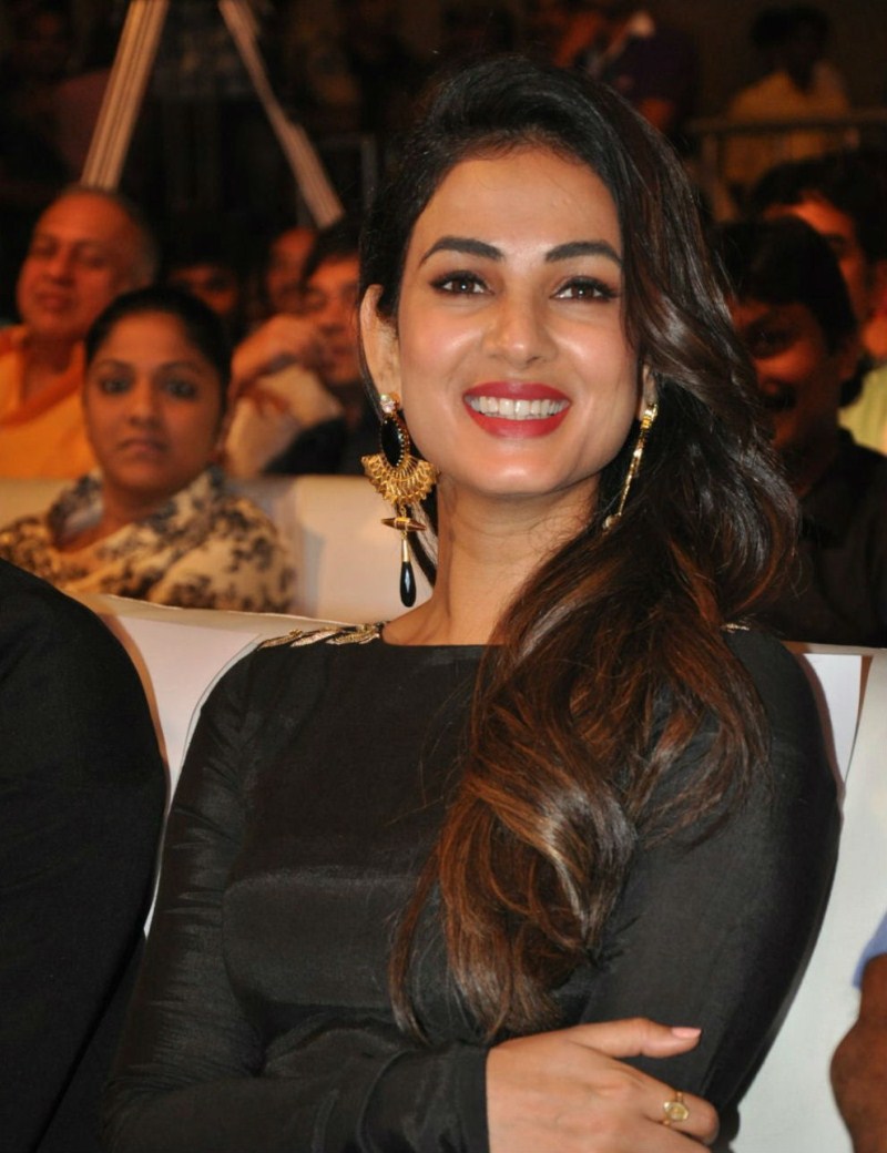 Anushka's upcoming Size Zero Movie Audio Launch event held at Hyderabad. Actress Sonal Chauhan, Rajamouli, Rana Daggubati, Arya and Other celebs graced the event. Size Zero audio launch,Size Zero,Anushka Shetty,Rajamouli,Rana Daggubati,Arya,Size Zero audio launch pics,Size Zero audio launch images,Size Zero audio launch photos,Size Zero audio launch stills,Size Zero audio launch pictures