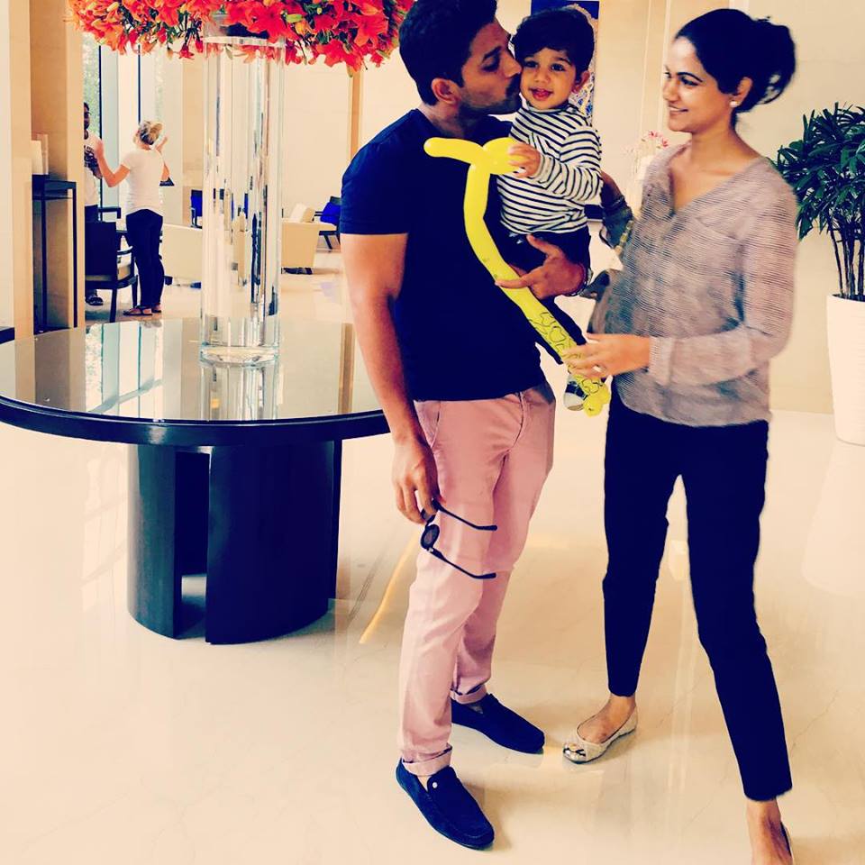 Telugu superstar Allu Arjun is seen with his wife Sneha Reddy and their son Allu Ayaan. Allu Arjun,Allu Arjun family photo,Allu Arjun family,Allu Arjun wife,Allu Arjun son photos,Allu Ayaan photos,Sneha Reddy