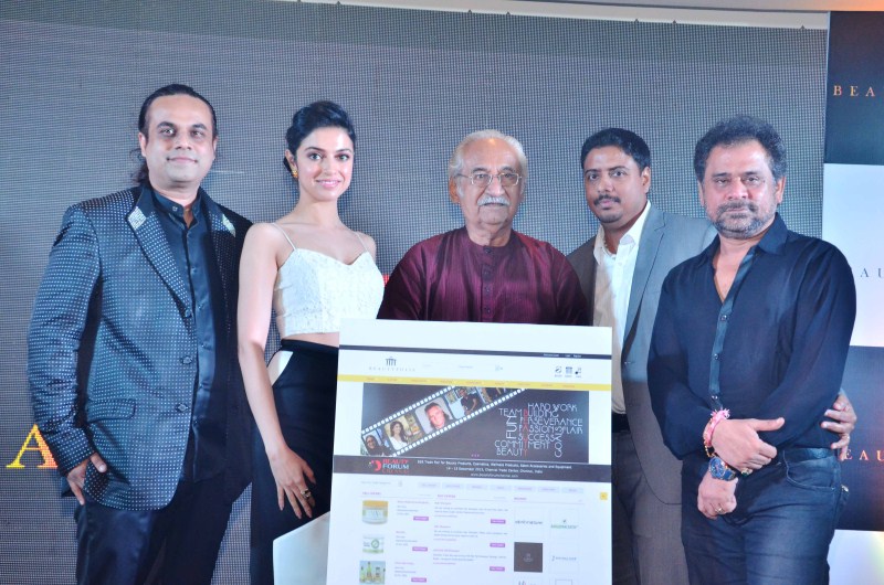 Director Divya Khosla Kumar unveiled Beautypolis, the online beauty destination at Levo Lounge, Andheri West. Celebs of the likes of Shibani Kashyap, Anees Bazmee, Shaleen Bhanot, Sumit Mittal, Aashish Rego, Allen John, Veteran Artist Pandhari Dada, Ashoke Pandit, Dilip Pithwa, Anil Wanvari with daughter Prerna Wanvari and many others were present at the event. Divya Khosla Kumar,Beauty Polis online beauty destination,online beauty destination,Shibani Kashyap,Anees Bazmee,Shaleen Bhanot,Sumit Mittal,Aashish Rego,Allen John,Veteran Artist Pandhari Dada