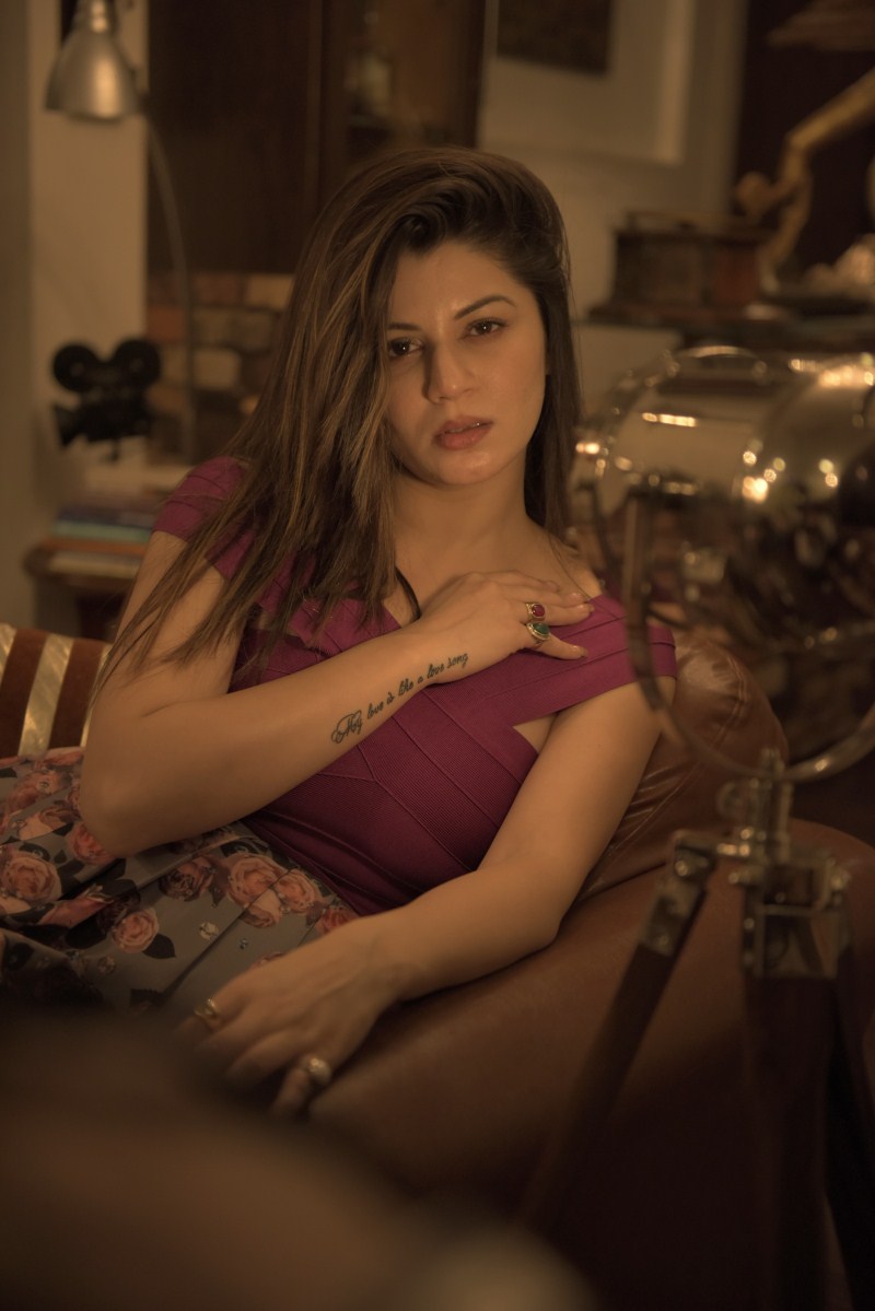 Kainaat Arora Sizzling Avtar For Main Aur Charles Movie Photos Images   Song Choreographed By Jasmin Oza Who Has Spelled Her Brilliance Songs Like Pyaar Ki Punggi 