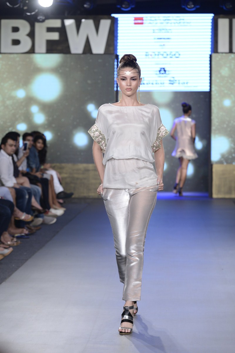 A magnificent showcase of resort wear presented by versatile designer Rocky Star was a fitting finale to a glamorous second day at the Gionee India Beach Fashion Week. GIBFW S2,GIBFW S2 Finale,Designer Roposo,Roposo,India Beach Fashion Week,India Beach Fashion Week 2015,IBFW,IBFW 2015,Gionee India Beach Fashion Week