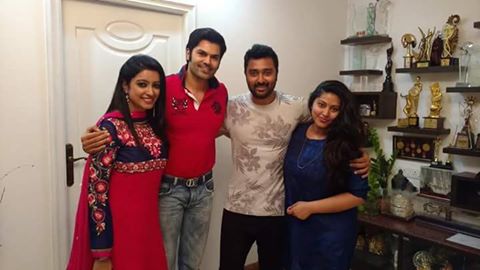 Tamil actor Ganesh Venkatraman and television anchor-cum-actress Nisha invites Kamal Haasan, Jayam Ravi, Sneha to his marriage. Ganesh Venkatraman,Ganesh Venkatraman marriage,Ganesh Venkatraman and Nisha,Ganesh Venkatraman and Nisha marriage,Kamal Haasan,Jayam Ravi,Sneha