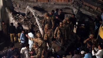 Pakistan factory collapses,factory collapses,lahore factory collapses,eastern Pakistan,Pakistani soldiers,soldiers