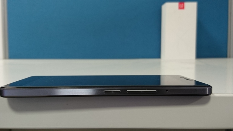 OnePlus X sale just went live on Amazon India for Rs. 16,999 for those who hold an invite to purchase the handset. Before you go ahead, here are a few photos of the OnePlus X Onyx to show you in and out of the impressive handset. OnePlus X photos,OnePlus X review,OnePlus X first look,OnePlus X real photos,OnePlus X first impressions,should u buy OnePlus X,how to buy OnePlus X,OnePlus X amazon india,OnePlus X sale live in india,OnePlus X images,OnePlus X onyx photos