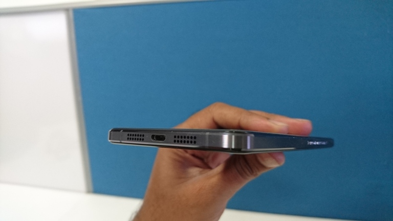 OnePlus X sale just went live on Amazon India for Rs. 16,999 for those who hold an invite to purchase the handset. Before you go ahead, here are a few photos of the OnePlus X Onyx to show you in and out of the impressive handset. OnePlus X photos,OnePlus X review,OnePlus X first look,OnePlus X real photos,OnePlus X first impressions,should u buy OnePlus X,how to buy OnePlus X,OnePlus X amazon india,OnePlus X sale live in india,OnePlus X images,OnePlus X onyx photos