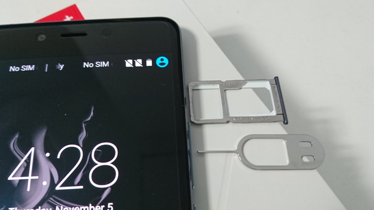OnePlus X sale just went live on Amazon India for Rs. 16,999 for those who hold an invite to purchase the handset. Before you go ahead, here are a few photos of the OnePlus X Onyx to show you in and out of the impressive handset. OnePlus X photos,OnePlus X review,OnePlus X first look,OnePlus X real photos,OnePlus X first impressions,should u buy OnePlus X,how to buy OnePlus X,OnePlus X amazon india,OnePlus X sale live in india,OnePlus X images,OnePlus X onyx photos