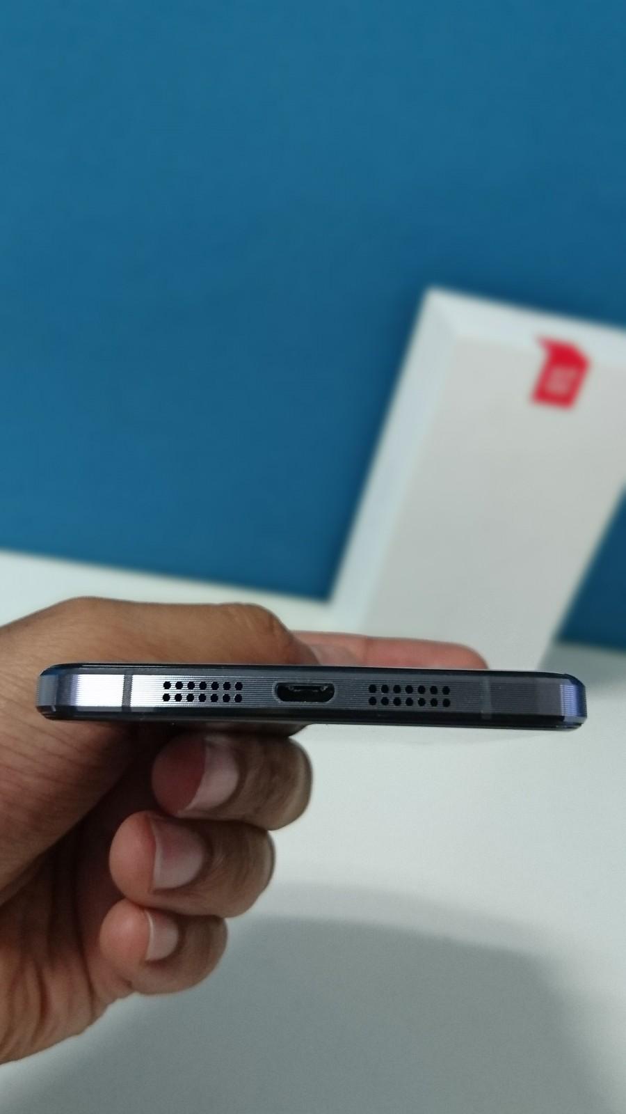 OnePlus X sale just went live on Amazon India for Rs. 16,999 for those who hold an invite to purchase the handset. Before you go ahead, here are a few photos of the OnePlus X Onyx to show you in and out of the impressive handset. OnePlus X photos,OnePlus X review,OnePlus X first look,OnePlus X real photos,OnePlus X first impressions,should u buy OnePlus X,how to buy OnePlus X,OnePlus X amazon india,OnePlus X sale live in india,OnePlus X images,OnePlus X onyx photos