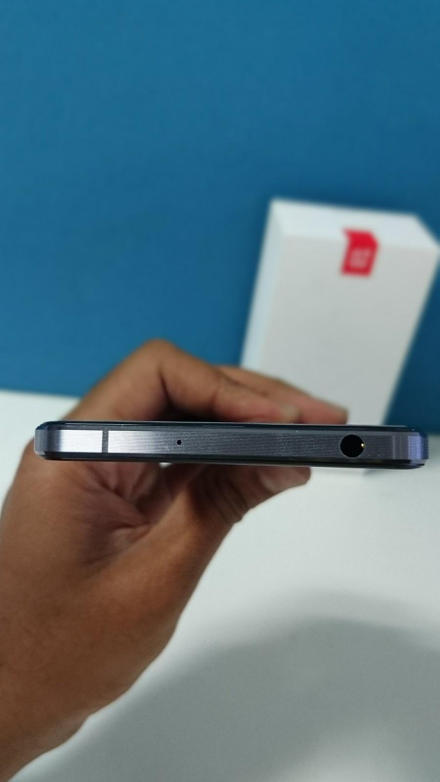 OnePlus X sale just went live on Amazon India for Rs. 16,999 for those who hold an invite to purchase the handset. Before you go ahead, here are a few photos of the OnePlus X Onyx to show you in and out of the impressive handset. OnePlus X photos,OnePlus X review,OnePlus X first look,OnePlus X real photos,OnePlus X first impressions,should u buy OnePlus X,how to buy OnePlus X,OnePlus X amazon india,OnePlus X sale live in india,OnePlus X images,OnePlus X onyx photos