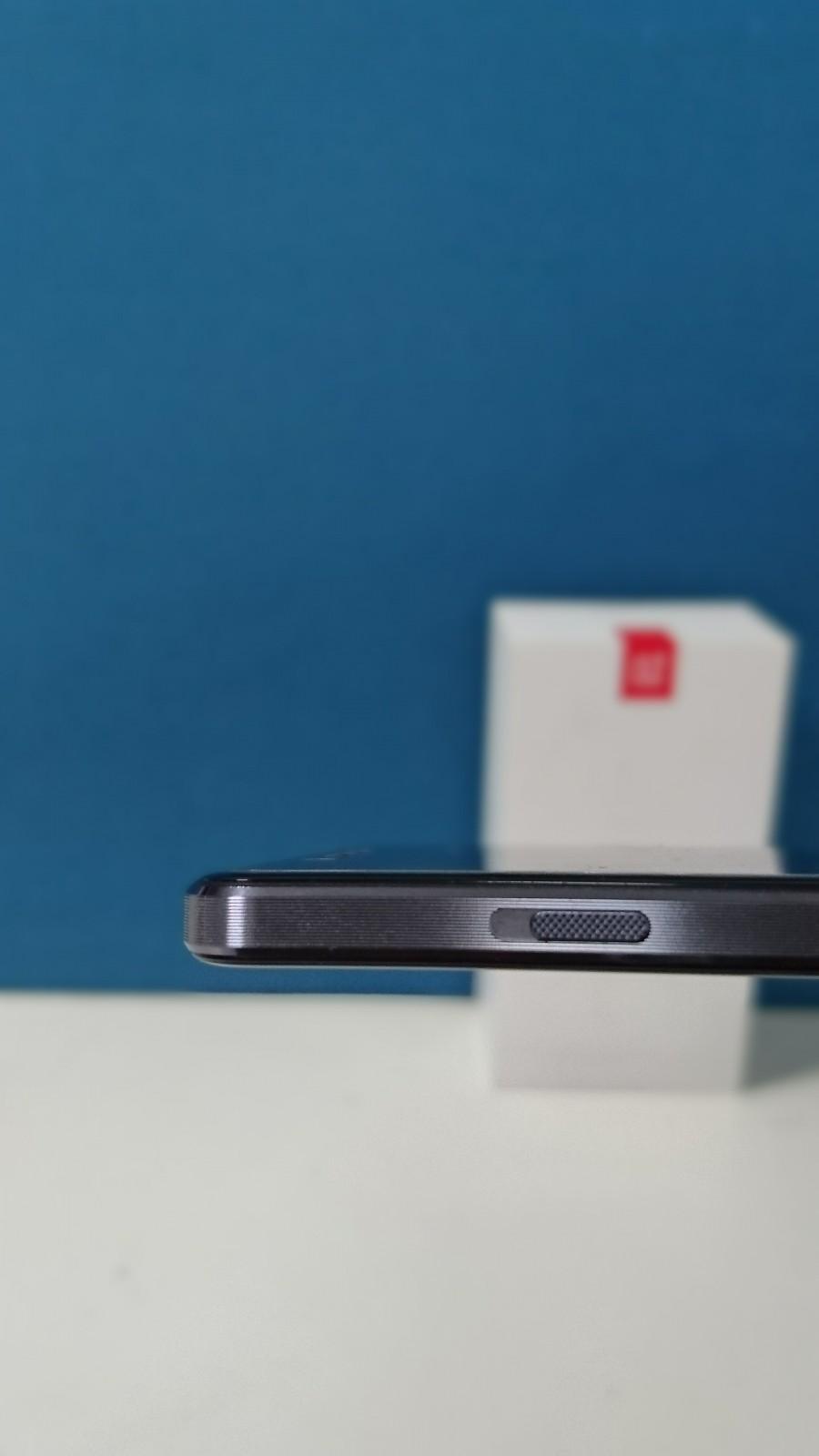 OnePlus X sale just went live on Amazon India for Rs. 16,999 for those who hold an invite to purchase the handset. Before you go ahead, here are a few photos of the OnePlus X Onyx to show you in and out of the impressive handset. OnePlus X photos,OnePlus X review,OnePlus X first look,OnePlus X real photos,OnePlus X first impressions,should u buy OnePlus X,how to buy OnePlus X,OnePlus X amazon india,OnePlus X sale live in india,OnePlus X images,OnePlus X onyx photos