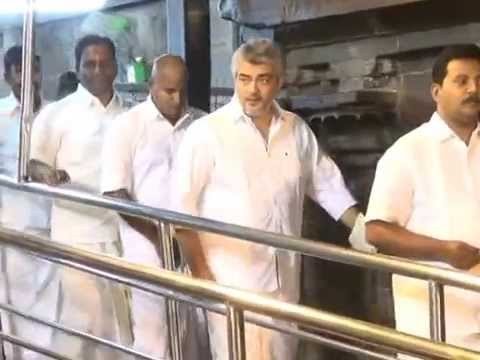 South Indian actor Ajith Kumar made a surprise visit to Tirupathi Balaji temple today early morning (7 November) ahead of the release of his film Ajith,Thala Ajith visits Tirupati,Ajith visits Tirupati,Vedalam,Thala Ajith,Vedalam success