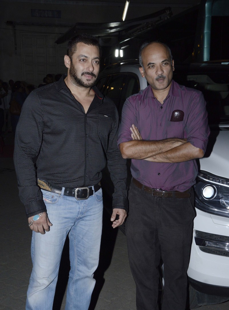 Prem Ratan Dhan Payo actor Salman Khan and Sonam Kapoor spotted at Mehboob Studio. Salman Khan,Sonam Kapoor,Salman Khan and Sonam Kapoor,Salman Khan spotted at Mehboob Studio,Sonam Kapoor spotted at Mehboob Studio,Prem Ratan Dhan Payo