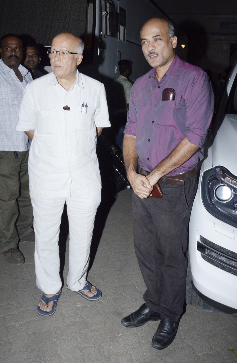 Prem Ratan Dhan Payo actor Salman Khan and Sonam Kapoor spotted at Mehboob Studio. Salman Khan,Sonam Kapoor,Salman Khan and Sonam Kapoor,Salman Khan spotted at Mehboob Studio,Sonam Kapoor spotted at Mehboob Studio,Prem Ratan Dhan Payo