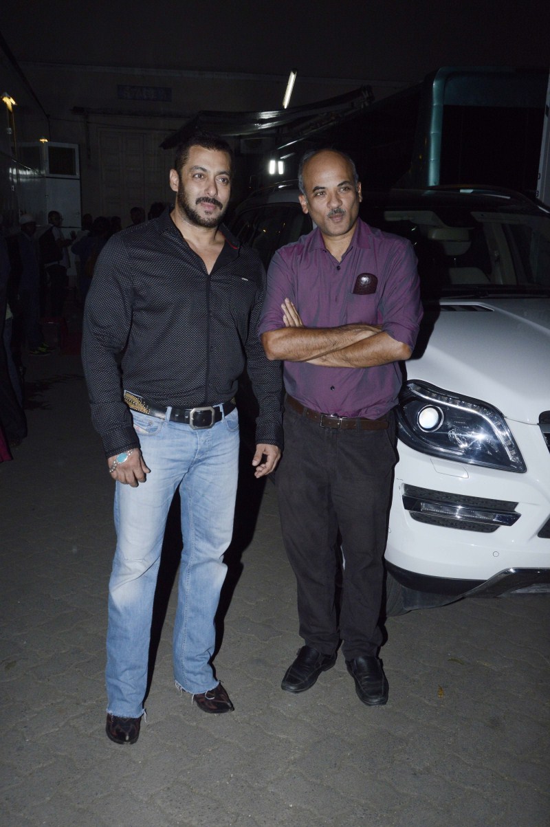 Prem Ratan Dhan Payo actor Salman Khan and Sonam Kapoor spotted at Mehboob Studio. Salman Khan,Sonam Kapoor,Salman Khan and Sonam Kapoor,Salman Khan spotted at Mehboob Studio,Sonam Kapoor spotted at Mehboob Studio,Prem Ratan Dhan Payo