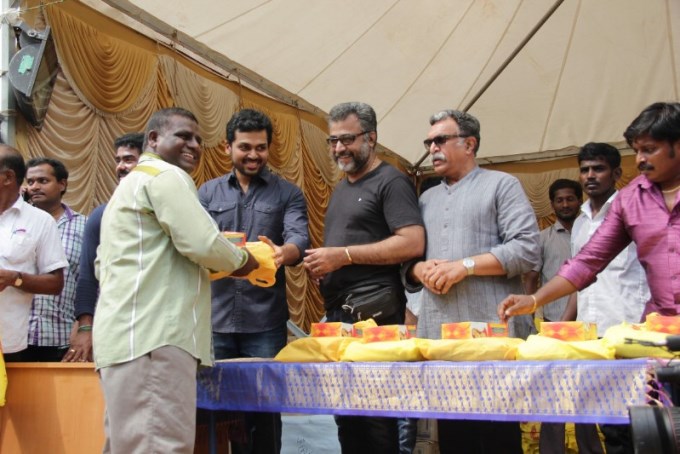 Nadigar Sangam Diwali gift distributed by Nassar, Vishal, Karthi and Ponvannan in Chennai. Nadigar Sangam,Nadigar Sangam Diwali gift,Nassar,Karthi,Ponvannan,Nadigar Sangam Diwali Gift Distribution,Vishal