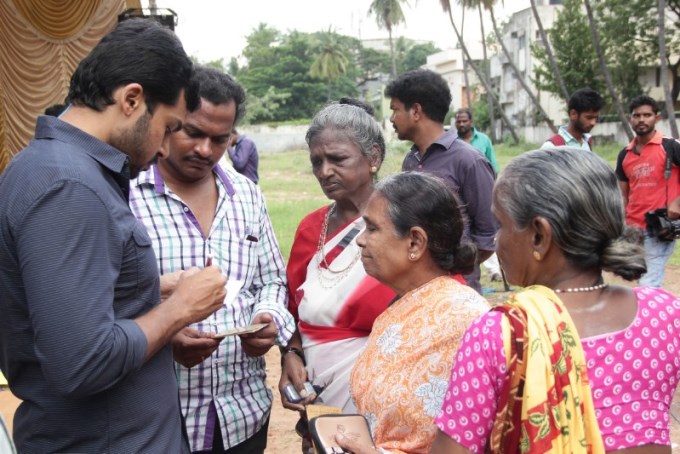 Nadigar Sangam Diwali gift distributed by Nassar, Vishal, Karthi and Ponvannan in Chennai. Nadigar Sangam,Nadigar Sangam Diwali gift,Nassar,Karthi,Ponvannan,Nadigar Sangam Diwali Gift Distribution,Vishal