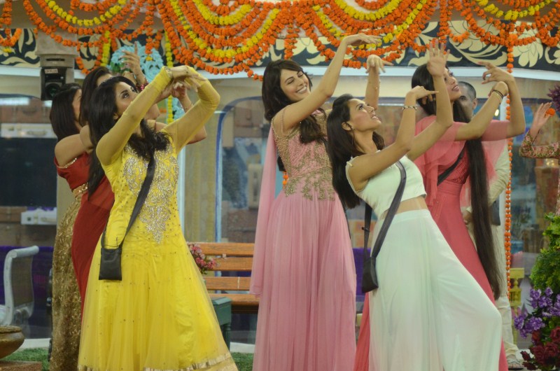 The cast of Prem Ratan Dhan Payo consisting of Bigg Boss host Salman Khan, Sonam Kapoor, Swara Bhaskar, ex Bigg Boss contestant Armaan Kohli, Neil Nitin Mukesh, Deepak Dobriyal and Aashika Bhatia kick started Diwali festivities in the Bigg Boss house. Bigg Boss 9,Salman Khan,Sonam Kapoor,Prem Ratan Dhan Payo,Prem Ratan Dhan Payo promotion,Prem Ratan Dhan Payo promotion in Bigg Boss,Salman Khan and Sonam Kapoor