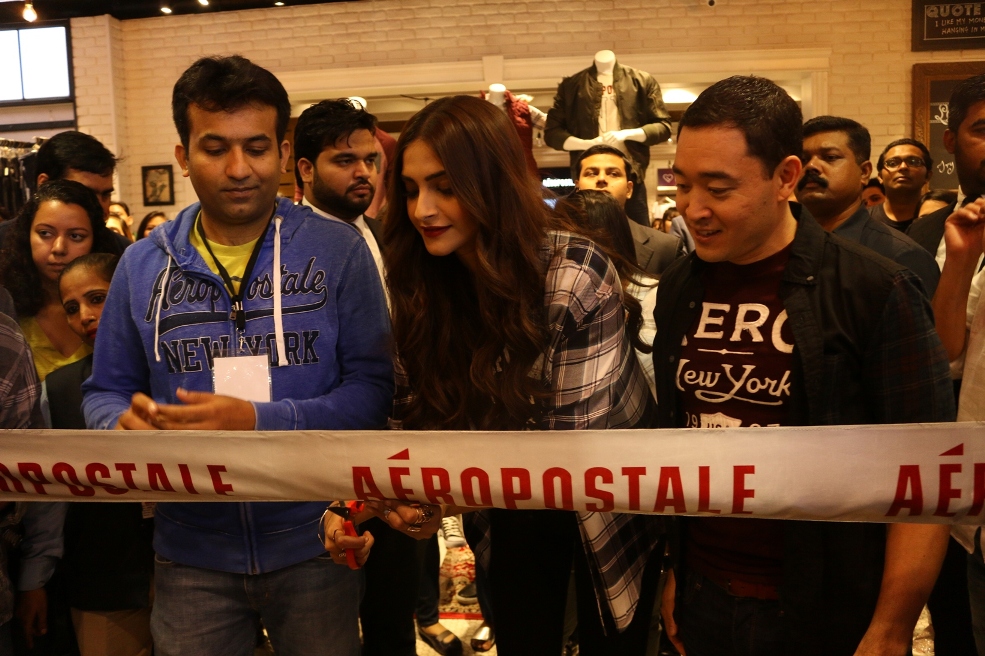 Bollywood actress Sonam Kapoor got her young fans jigging at the launch of Aeropostale in New Delhi. Sonam Kapoor,Aeropostale Store launch,Sonam Kapoor at Aeropostale Store launch,Aeropostale Store launch in India,Aeropostale Store,actress Sonam Kapoor,Sonam Kapoor latest pics,Sonam Kapoor latest images,Sonam Kapoor latest photos,Sonam Kapoor latest stil