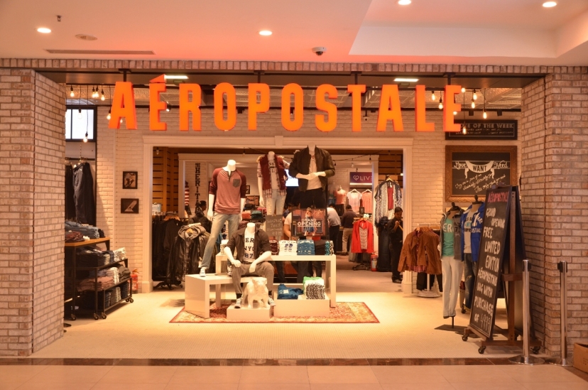Bollywood actress Sonam Kapoor got her young fans jigging at the launch of Aeropostale in New Delhi. Sonam Kapoor,Aeropostale Store launch,Sonam Kapoor at Aeropostale Store launch,Aeropostale Store launch in India,Aeropostale Store,actress Sonam Kapoor,Sonam Kapoor latest pics,Sonam Kapoor latest images,Sonam Kapoor latest photos,Sonam Kapoor latest stil