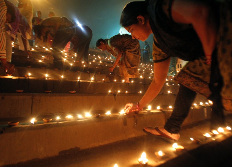 Diwali is lighting up not in just India, but almost the entire world. Here are some photos across the World. Diwali 2015,happy Diwali,diwali celebration,Diwali celebration across india,Diwali celebration across world