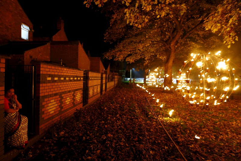 Diwali is lighting up not in just India, but almost the entire world. Here are some photos across the World. Diwali 2015,happy Diwali,diwali celebration,Diwali celebration across india,Diwali celebration across world