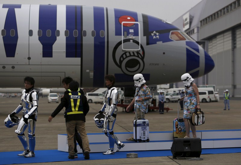 The Star Wars themed All Nippon Airways ANA R2D2 Boeing 787 Dreamliner aircraft makes it first Asian stop outside Japan. Star Wars on ANA plane,Star Wars,ANA plane,Nippon Airways,ANA R2D2 Boeing,R2D2,Star Wars themed