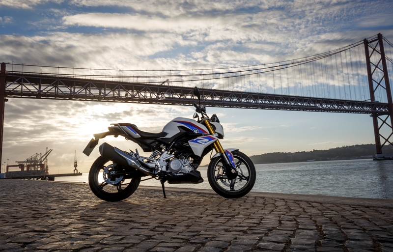 The first offspring from the BMW Motorrad-TVS Motor Company, the G 310 R naked street bike, has been unveiled. BMW-TVS,TVS BMW G 310 R,TVS BMW Motor cycle,TVS-BMW G 310 R pictures,BMW G 310 R details,BMW TVS 300cc bike,New BMW bike,bmw tvs upcoming bikes,tvs bmw bike price in india,tvs bmw bike news
