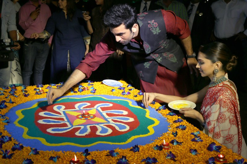 The Tamasha pair, Ranbir-Deepika reached Delhi on 10 November to celebrate the festival of lights. Ranbir Kapoor and Deepika Padukone,Ranbir Kapoor and Deepika Padukone celebrated Diwali,Ranbir Kapoor celebrate Diwali,Deepika Padukone celebrate Diwali,Ranbir-Deepika,Tamasha