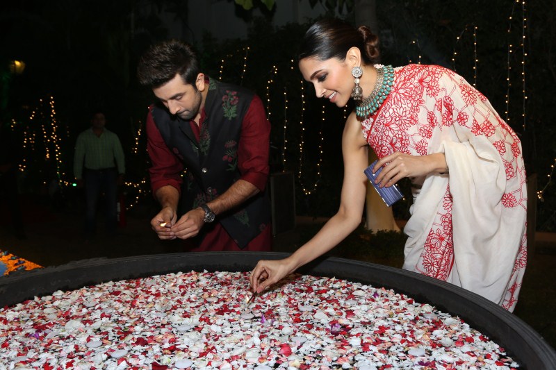 The Tamasha pair, Ranbir-Deepika reached Delhi on 10 November to celebrate the festival of lights. Ranbir Kapoor and Deepika Padukone,Ranbir Kapoor and Deepika Padukone celebrated Diwali,Ranbir Kapoor celebrate Diwali,Deepika Padukone celebrate Diwali,Ranbir-Deepika,Tamasha