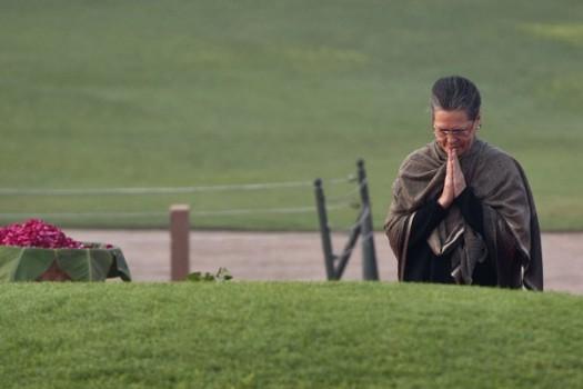 Congress president Sonia Gandhi, President Pranab Mukherjee, Vice President Hamid Ansari and senior Congress leaders paid tributes to the country's first prime minister Jawaharlal Nehru on his 125th birth anniversary on Saturday.