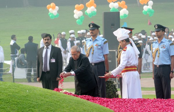 Congress president Sonia Gandhi, President Pranab Mukherjee, Vice President Hamid Ansari and senior Congress leaders paid tributes to the country's first prime minister Jawaharlal Nehru on his 125th birth anniversary on Saturday. Sonia Gandhi,Pranab Mukherjee,Hamid Ansari,Jawaharlal Nehru,Jawaharlal Nehru Birth Anniversary,tribute to Jawaharlal Nehru,Jawaharlal Nehru birth anniversary,Jawaharlal Nehru 125th birth anniversary