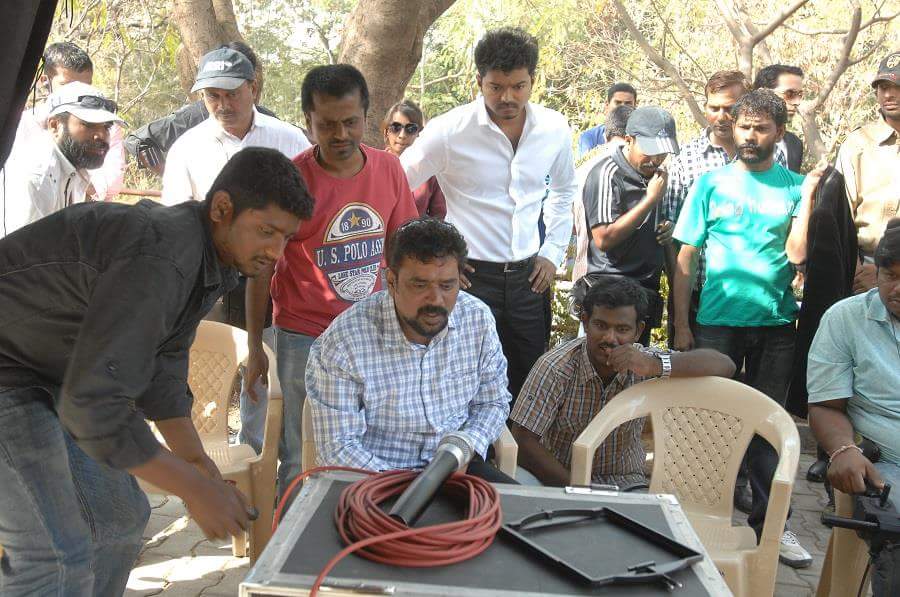 Ilayathalapathy Vijay's Thuppakki film released worldwide on 13 November and now it is celebrating its 3rd year. In twitter the tag #3YearsOfThunderingThupakki is trending worldwide. Ilayathalapathy Vijay,Vijay,Vijay's Thuppakki completes Three Years,Thuppakki Three Years,actor Vijay,AR Murugadoss,Kajal Agarwal,#3YearsOfThunderingThupakki