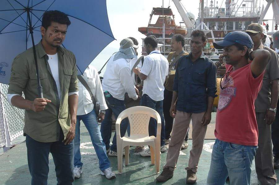 Ilayathalapathy Vijay's Thuppakki film released worldwide on 13 November and now it is celebrating its 3rd year. In twitter the tag #3YearsOfThunderingThupakki is trending worldwide. Ilayathalapathy Vijay,Vijay,Vijay's Thuppakki completes Three Years,Thuppakki Three Years,actor Vijay,AR Murugadoss,Kajal Agarwal,#3YearsOfThunderingThupakki