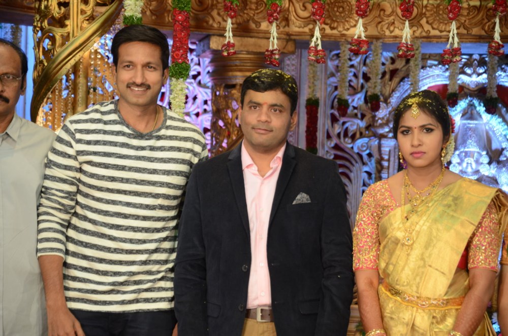 Bhanodaye (Daughter of Director Siva Nageswara Rao) Wedding Reception held on 15 November in Hyderabad. SS Rajamouli, Rajendra Prasad, Gopichand, Anjali, Brahmanandam, Posani Krishna Murali, Jayasudha, Saikumar and others graced the event. Siva Nageswara Rao Daughter Wedding Reception,SS Rajamouli,Rajendra Prasad,Gopichand,Anjali,Brahmanandam,Posani Krishna Murali,Jayasudha,Saikumar,Siva Nageswara Rao Daughter Wedding,Siva Nageswara Rao Daughter Wedding Reception pics,Siva Nageswara Rao Dau