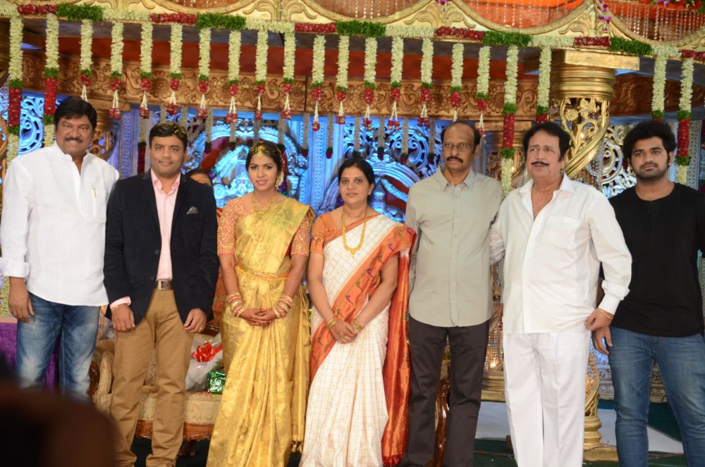 Bhanodaye (Daughter of Director Siva Nageswara Rao) Wedding Reception held on 15 November in Hyderabad. SS Rajamouli, Rajendra Prasad, Gopichand, Anjali, Brahmanandam, Posani Krishna Murali, Jayasudha, Saikumar and others graced the event. Siva Nageswara Rao Daughter Wedding Reception,SS Rajamouli,Rajendra Prasad,Gopichand,Anjali,Brahmanandam,Posani Krishna Murali,Jayasudha,Saikumar,Siva Nageswara Rao Daughter Wedding,Siva Nageswara Rao Daughter Wedding Reception pics,Siva Nageswara Rao Dau