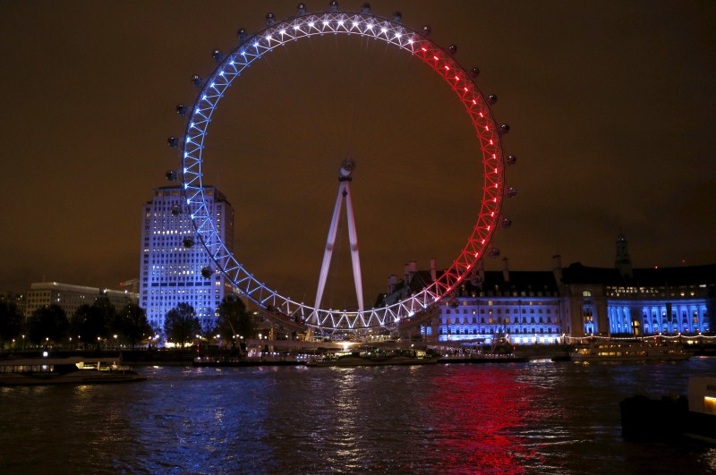 Around the world landmark buildings light up in the colours of the French flag. Paris Attack,World Honours The City of Lights,The City of Lights,buildings light,French flag