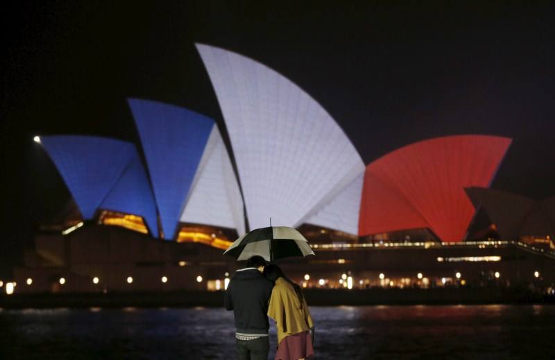 Around the world landmark buildings light up in the colours of the French flag. Paris Attack,World Honours The City of Lights,The City of Lights,buildings light,French flag