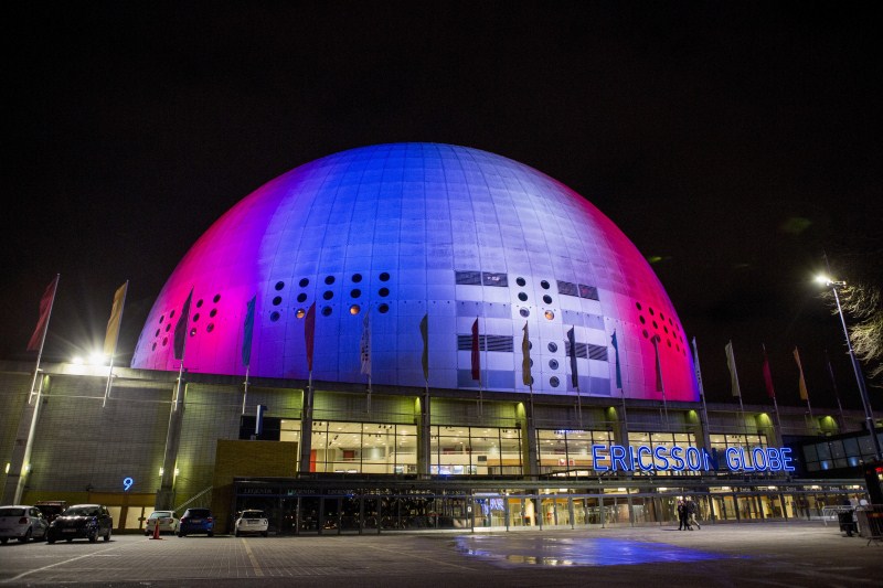 Around the world landmark buildings light up in the colours of the French flag. Paris Attack,World Honours The City of Lights,The City of Lights,buildings light,French flag