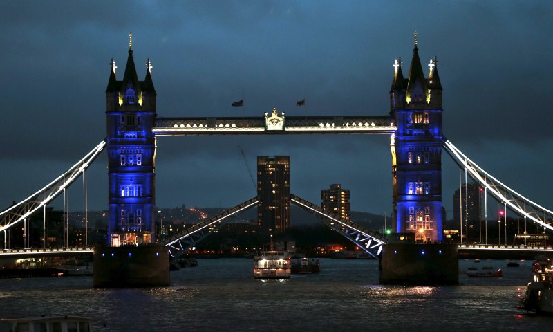 Around the world landmark buildings light up in the colours of the French flag. Paris Attack,World Honours The City of Lights,The City of Lights,buildings light,French flag