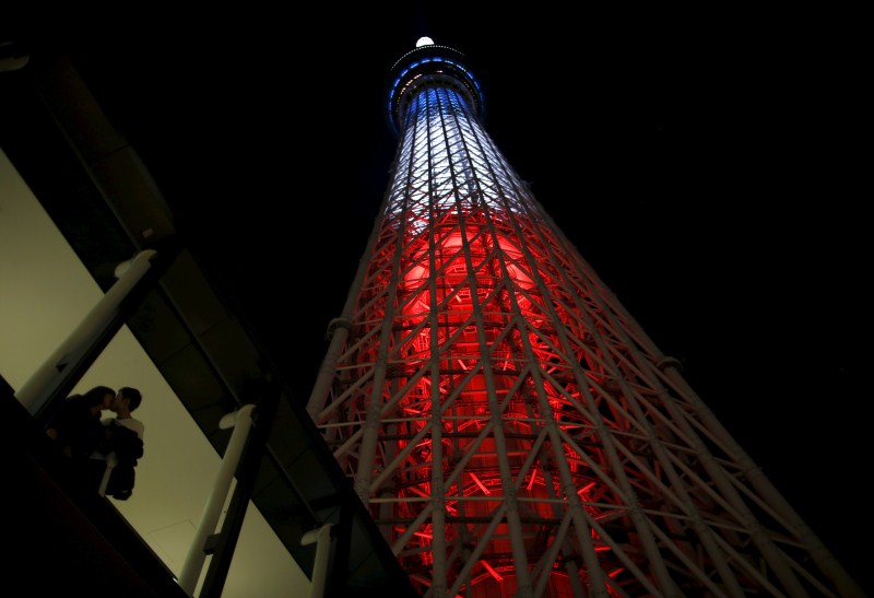 Around the world landmark buildings light up in the colours of the French flag. Paris Attack,World Honours The City of Lights,The City of Lights,buildings light,French flag