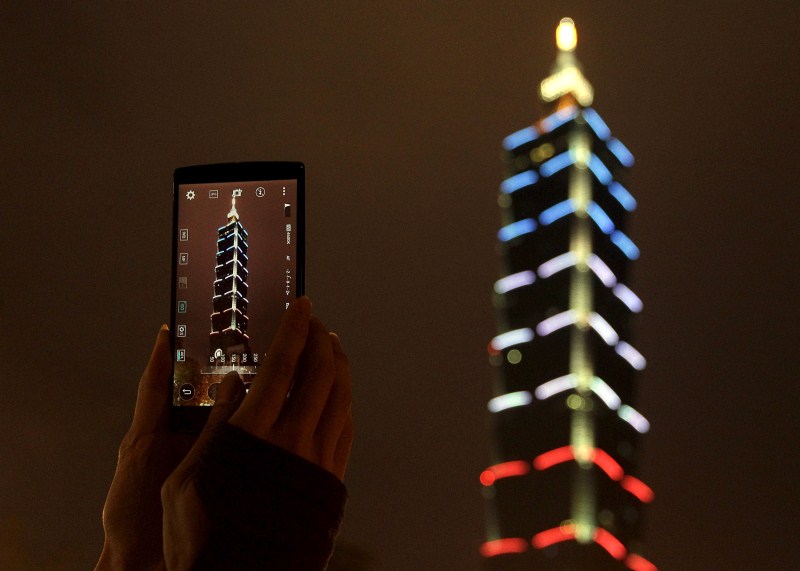 Around the world landmark buildings light up in the colours of the French flag. Paris Attack,World Honours The City of Lights,The City of Lights,buildings light,French flag