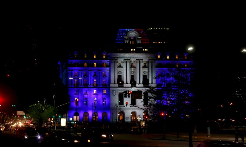 Around the world landmark buildings light up in the colours of the French flag. Paris Attack,World Honours The City of Lights,The City of Lights,buildings light,French flag