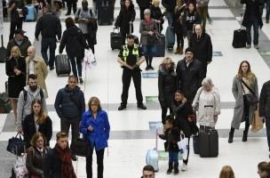 Paris attacks,Paris attack,ISIS Paris Attacks,France observes a Minute's Silence for Victims,one Minute Silence for Victims,France observes one Minute Silence for Victims,one Minute Silence,Brandenburg Gate