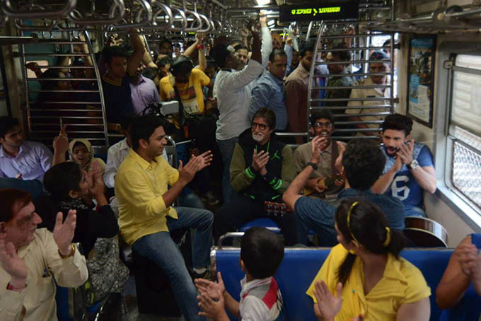 Megastar Amitabh Bachchan was spotted singing in a Mumbai local train to raise money for cancer patients. Amitabh Bachchan,Amitabh Bachchan sings in train for charity,Megastar Amitabh Bachchan,Amitabh Bachchan in Mumbai local train,cancer patients,Amitabh Bachchan sings,actor Amitabh Bachchan sings