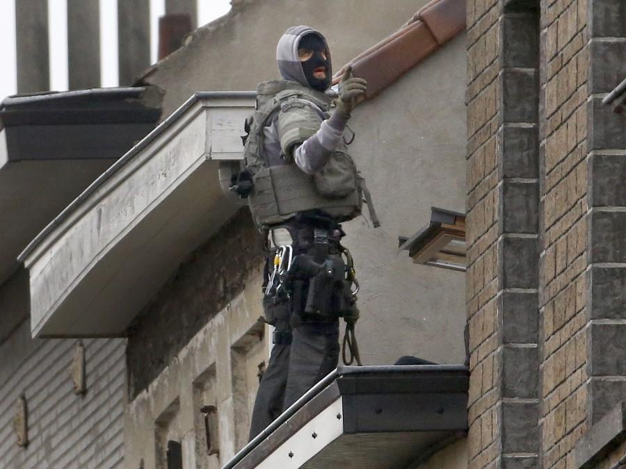 Belgian police surround houses as they search for suspects in connection with the attacks on Paris. Paris attack,Paris attack 2015,Police search for suspects,Police search for suspects in France,Police search for suspects in Belgium,Paris police,Terrorism,Terrorists