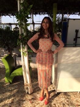 Amyra Dastur Waqar is an Indian film actress and Model. She made her Bollywood debut with Issaq Movie opposite Prateik Babbar.