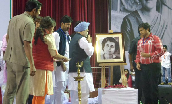 Former Prime Manmohan Singh paid tribute to Indira Gandhi, the first female Prime Minister of India, on her birth anniversary. Manmohan Singh,Indira Gandhi,Indira Gandhi birthday,Indira Gandhi birth anniversary,Manmohan Singh pays tribute to Indira Gandhi,first female Prime Minister of India