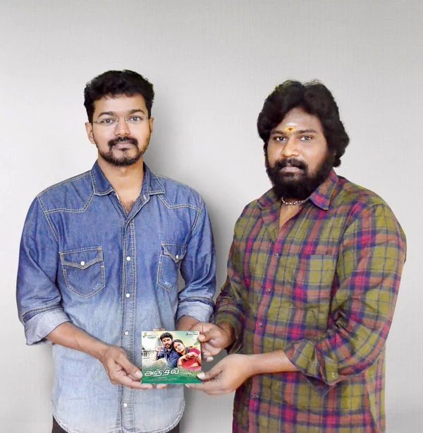 South Indian Actor Ilayathalapathy Vijay unveiled Vimal's Anjala Audio on Thursday (19 November) in Chennai. Ilayathalapathy Vijay,vijay,actor vijay,Ilayathalapathy Vijay unveiled Vimal's Anjala Audio,Anjala Audio launch,Anjala Audio launch pics,Anjala Audio launch images,Anjala Audio launch photos,Anjala Audio launch stills,Anjala Audio launch pictures,Nan
