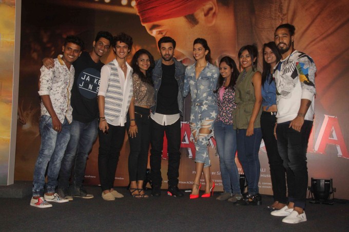 Ranbir Kapoor and Deepika Padukone launched a contest yesterday (18 November) at a suburban five star hotel, where they were seen judging the live Chemistry between real life couples. Ranbir Kapoor and Deepika Padukone,Ranbir Kapoor,Deepika Padukone,Tamasha,Tamasha promotion,Tamasha Chemistry Meter Launch,Tamasha Chemistry Meter,Chemistry Meter Launch